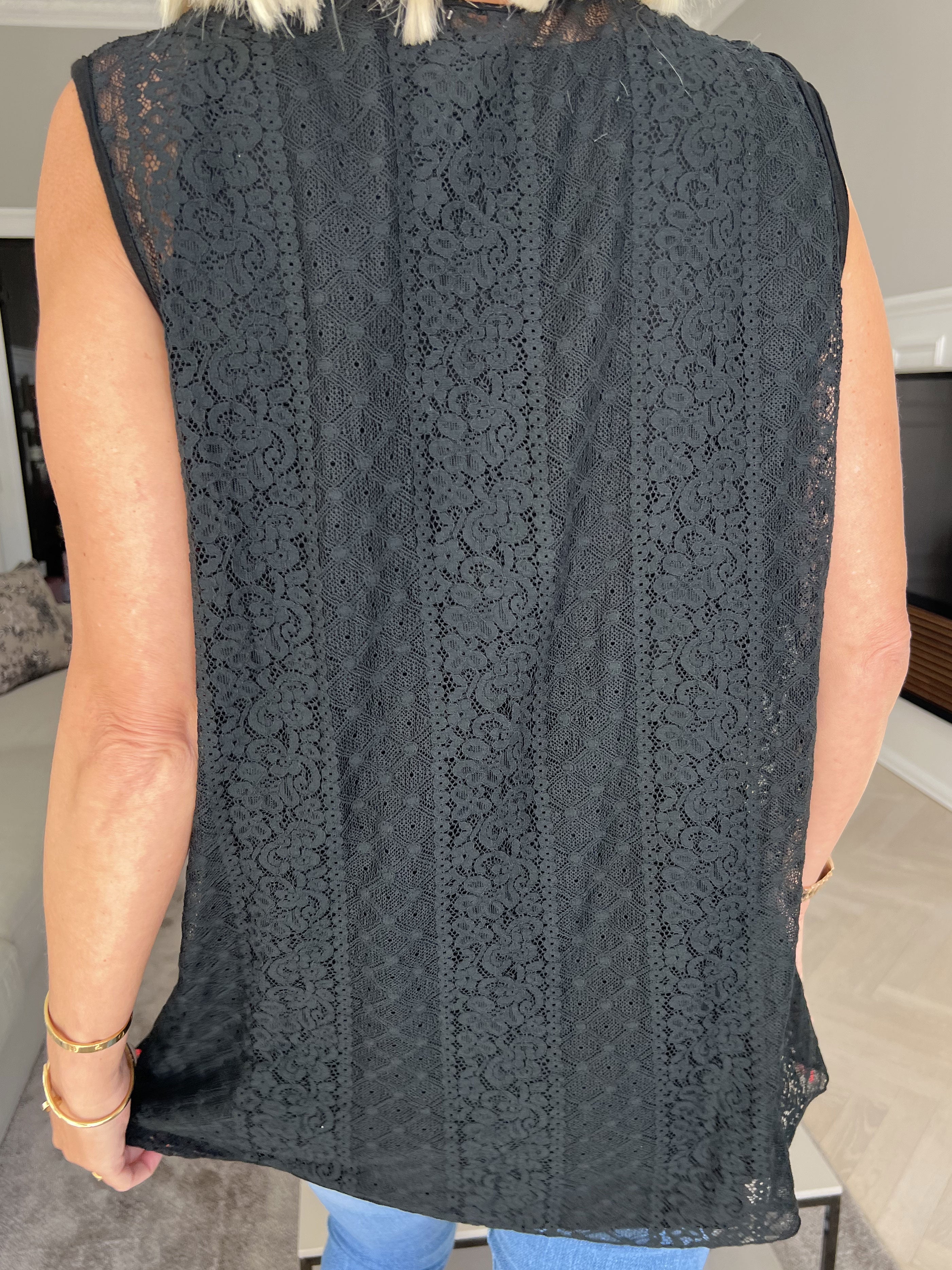 Estala - Sød blondetop uden ærmer